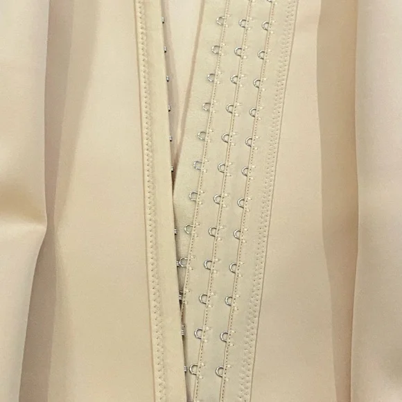 New Cream Waist Cincher - Picture 3 of 4